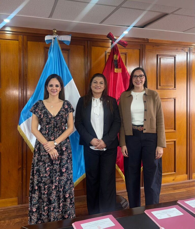 ABOGADAS EN GUATE, TRANSFORMA- FIRMA CONVENIO CON EL COLEGIO DE ABOGADOS Y NOTARIOS DE GUATEMALA PARA IMPULSAR PROGRAMA DE MENTORÍA